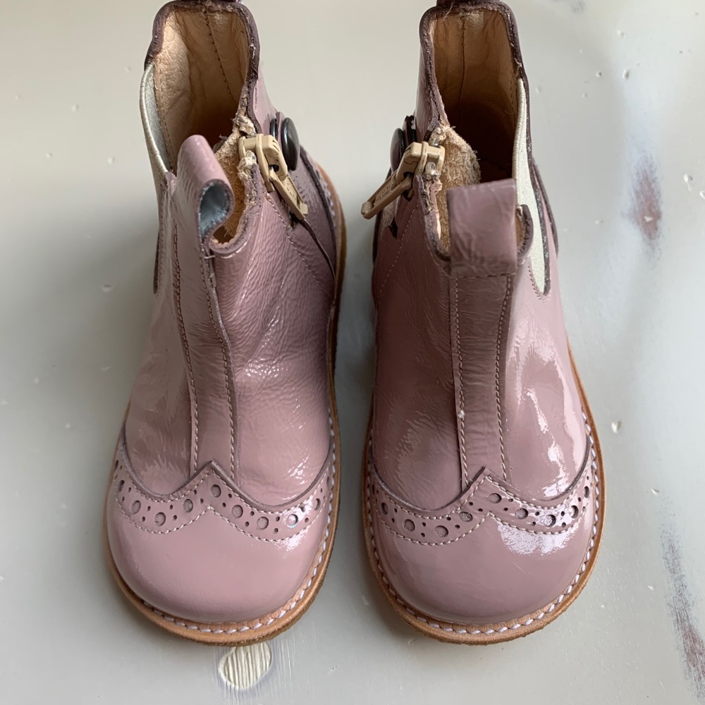 Angulus boots
